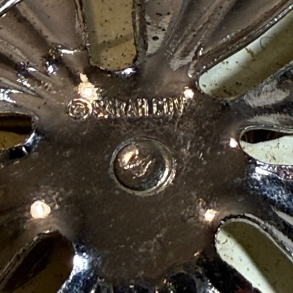 Vintage Sarah Coventry Flower Brooch Pin Floral White Bead Center Costume Jewelr - Picture 2 of 5